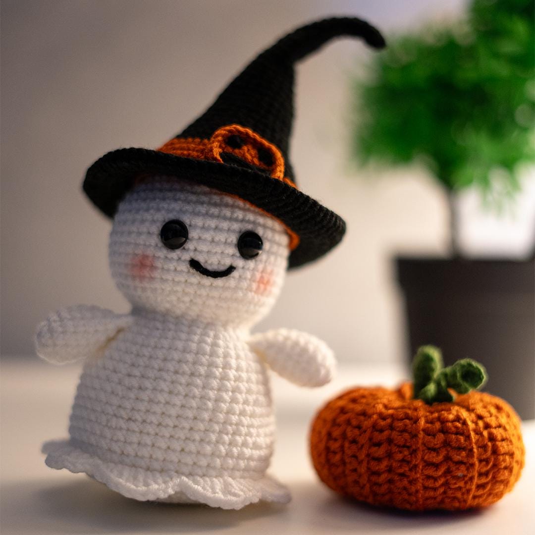 Cute Ghost Crochet Pattern – Halloween Amigurumi