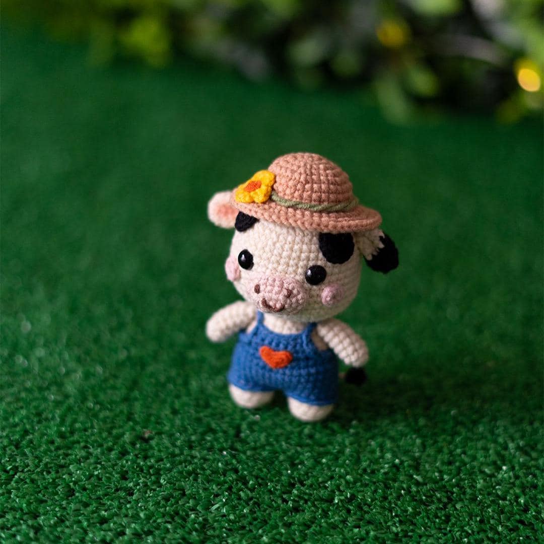 Cute Cow Crochet Pattern – Amigurumi Doll