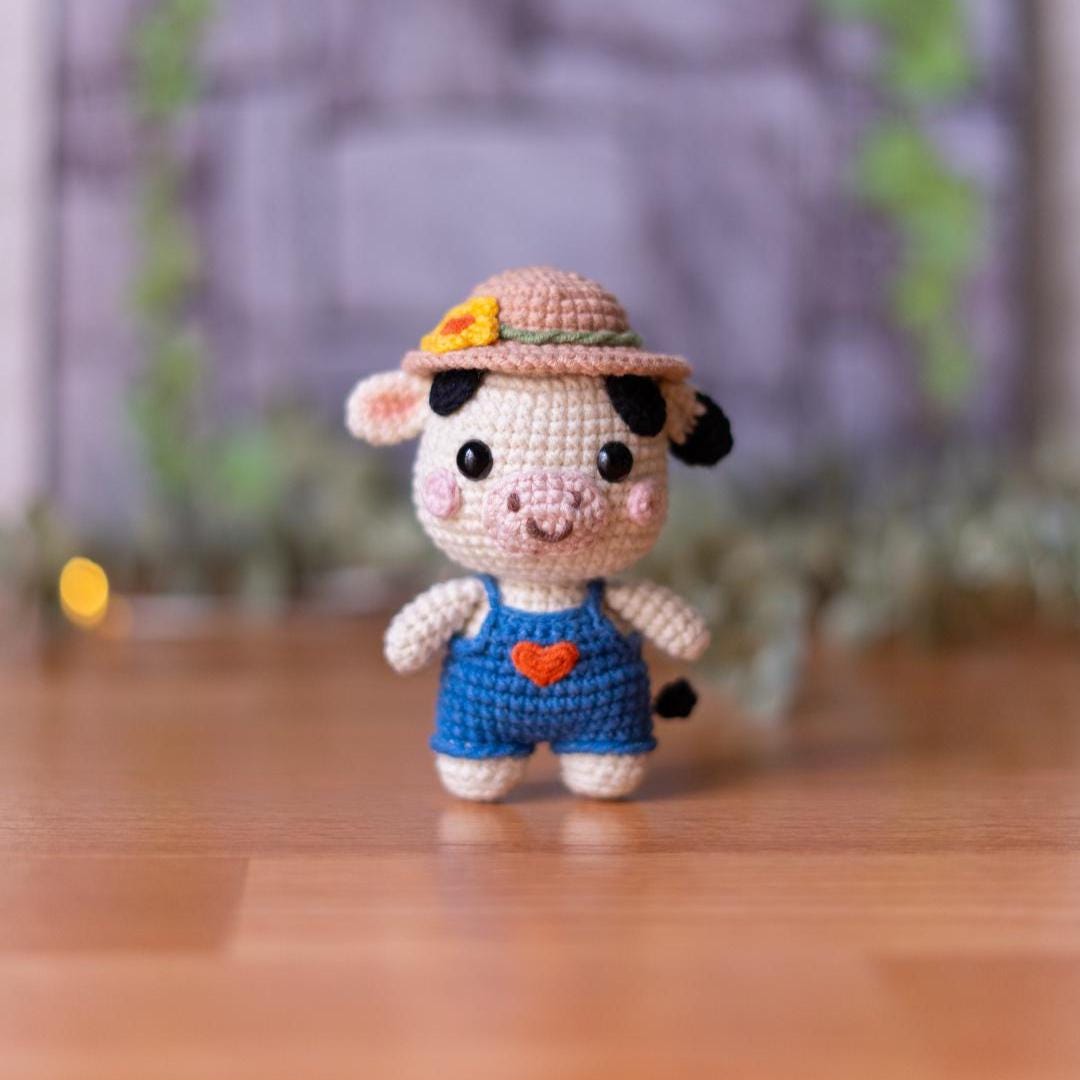 Cute Cow Crochet Pattern – Amigurumi Doll