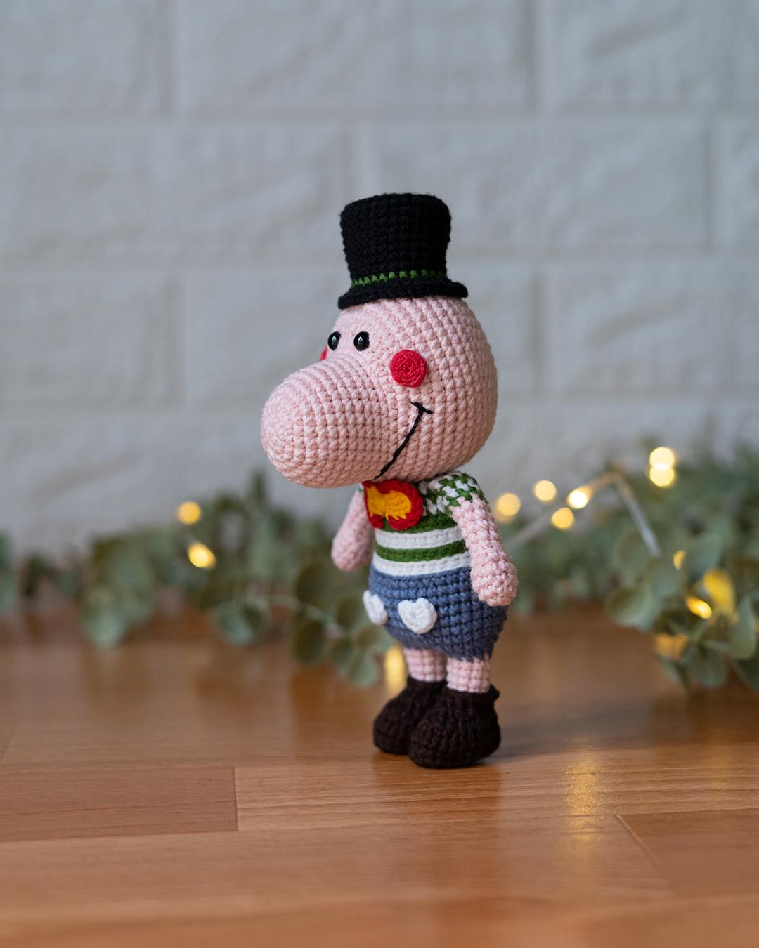 Crochet Pig Clown Amigurumi Pattern – Cute Circus Pig Doll