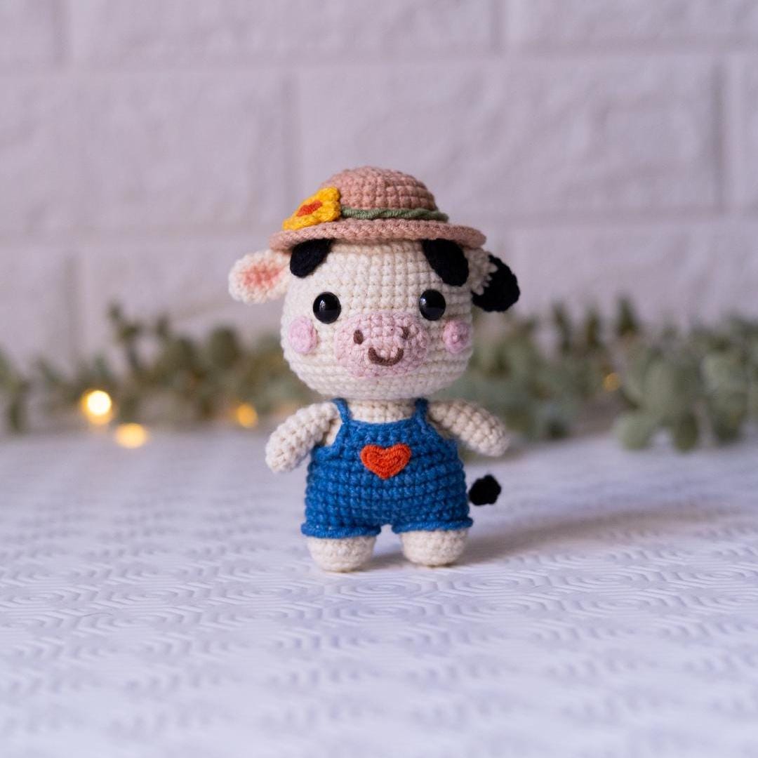 Cute Cow Crochet Pattern – Amigurumi Doll