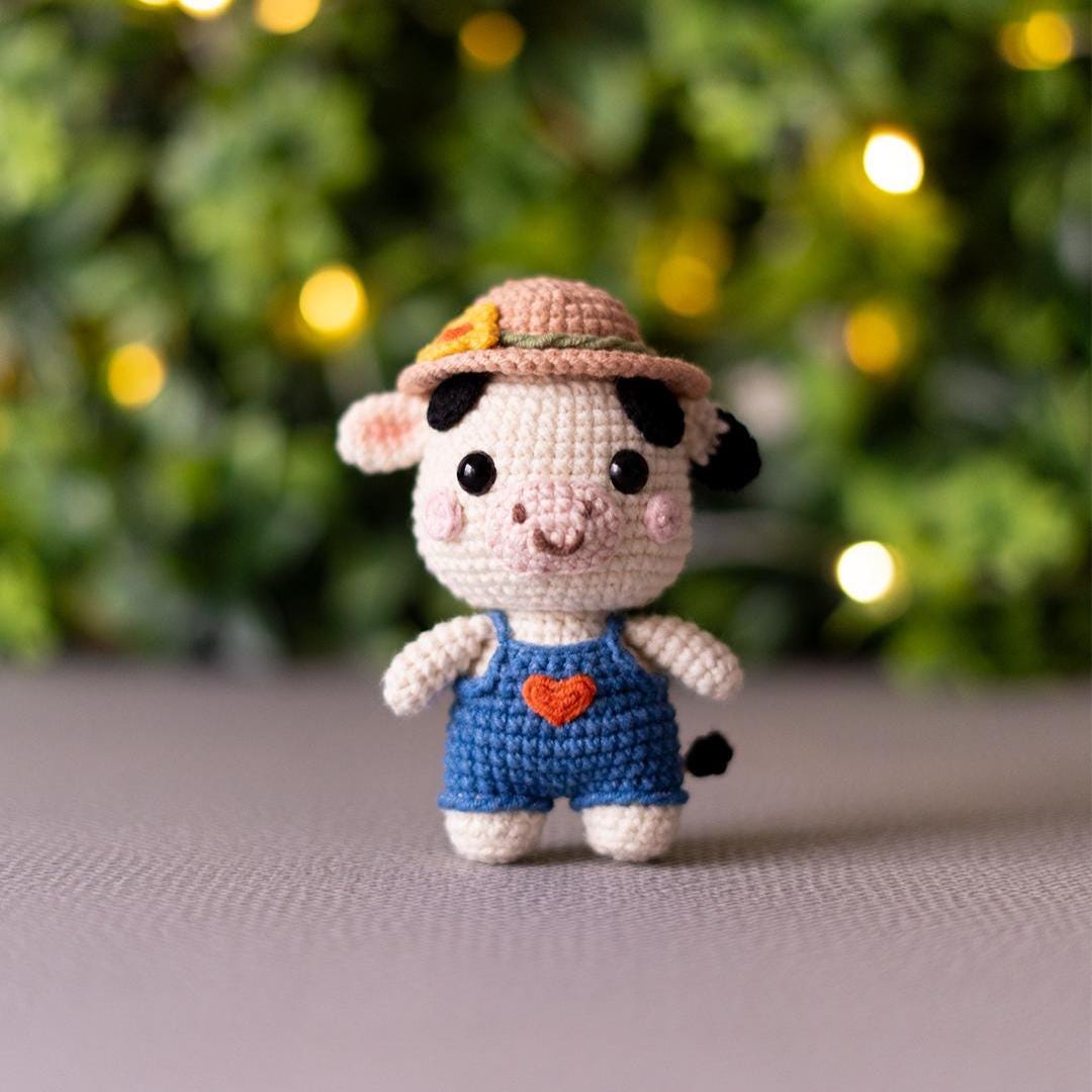 Cute Cow Crochet Pattern – Amigurumi Doll