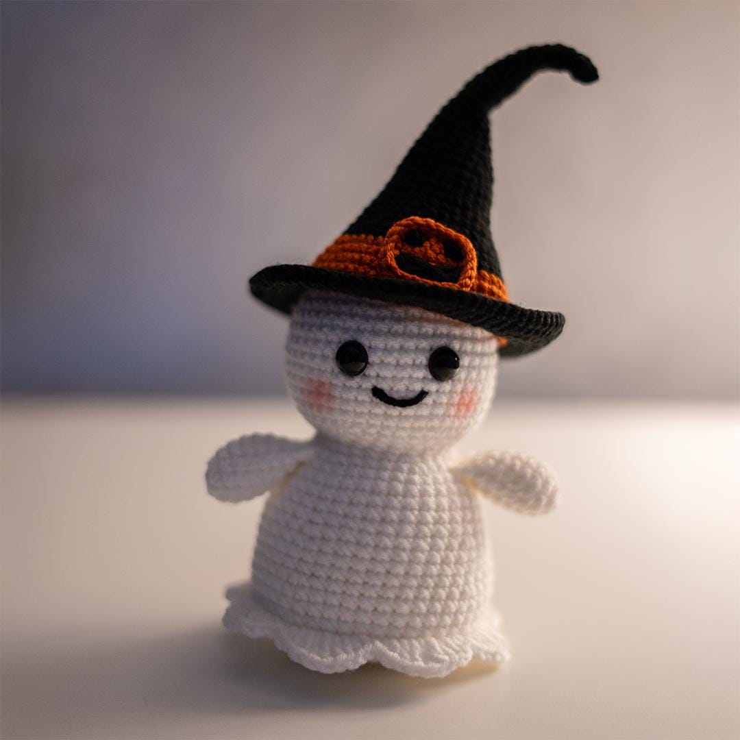 Cute Ghost Crochet Pattern – Halloween Amigurumi