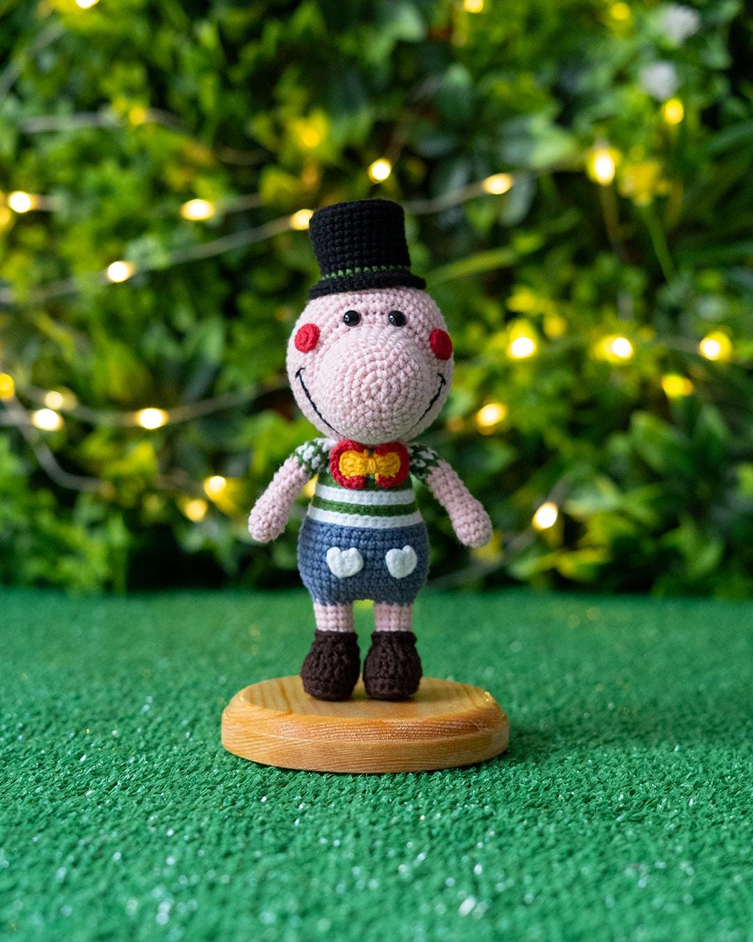 Crochet Pig Clown Amigurumi Pattern – Cute Circus Pig Doll