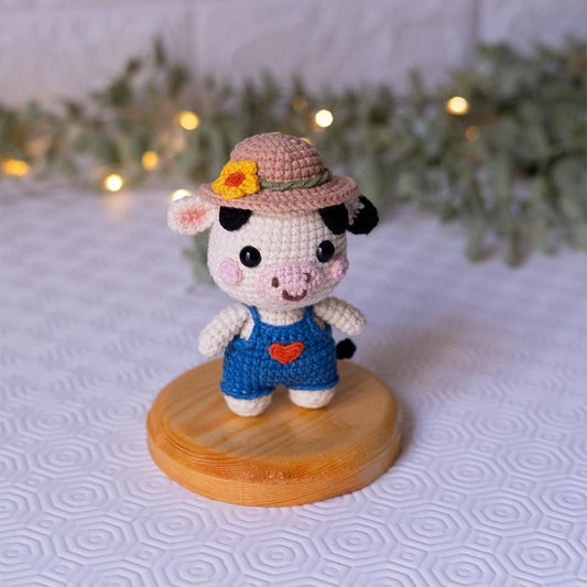 Cute Cow Crochet Pattern – Amigurumi Doll